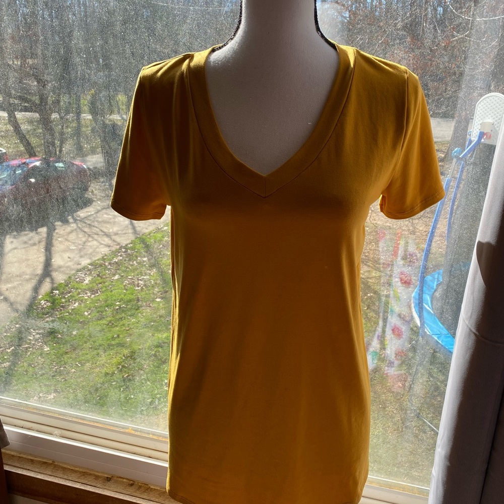 V-NeckTee - Picture 3 of 9